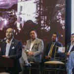 El prefecto Juan Cristóbal Lloret se refirió a la historia y el trabajo cumplido por su gestión durante la sesión solemne por el bicentenario de provincialización del Azuay. XCA