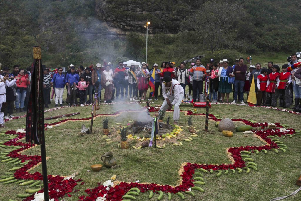 En el entorno a las ruinas arqueológicas de Cojitambo se llevó a cabo ayer un ritual ancestral para iniciar el festival del maíz. XCA