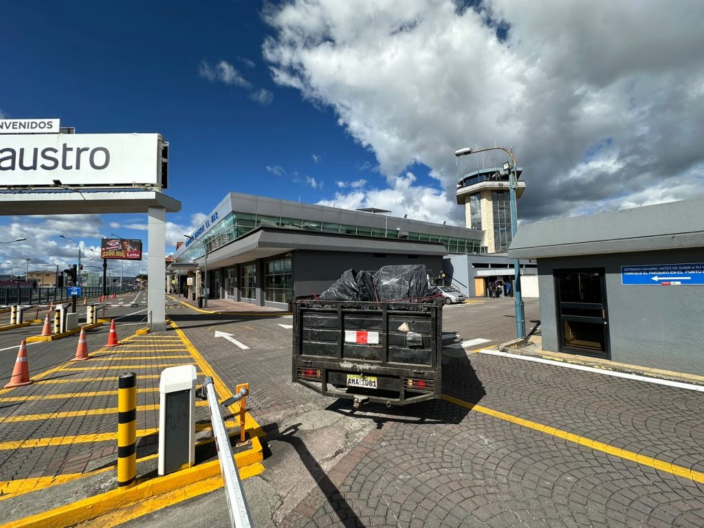 La planta ya está en el aeropuerto Mariscal Lamar de Cuenca. Arribó a la ciudad este fin de semana. /Cortesía