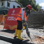 El personal de la contratista inició ayer la reconstrucción de la escalinata “Francisco Sojos”. Las primeras labores consistieron en suspender el paso de transeúntes. BPR