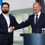 El presidente chileno, Gabriel Boric, y el canciller alemán, Olaf Scholz, reafirmaron este lunes la cooperación entre sus dos gobiernos
