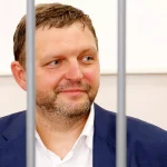 l opositor ruso Nikita Belij, exgobernador de la región de Kírov, salió hoy en libertad tras cumplir ocho años de cárcel por recibir sobornos, acusación que él siempre negó, ya que se consideró víctima de una provocación.