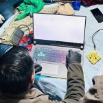 Fiscalía y Policía allanaron un inmueble y decomisaron evidencias almacenadas en artefactos electrónicos, en Cuenca.