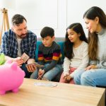 El ahorro es un hábito financiero saludable que se va cultivando poco a poco a lo largo de la vida.