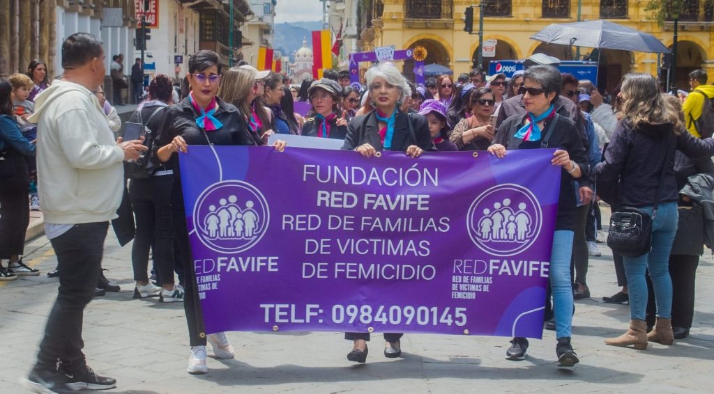 En marchas y plantones, han pedido se intensifique la búsqueda del femicida Carlos Flores.