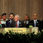 El rey Abdullah II de Jordania asiste a una sesión plenaria durante la Conferencia "Llamado a la acción: Respuesta humanitaria urgente para Gaza", en la región del Mar muerto, Jordania, el 11 de junio de 2024. Un día después de que el Consejo de Seguridad de la ONU aprobara una resolución que apoyaba una iniciativa mediada por Estados Unidos Alto el fuego en Gaza