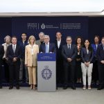 El jurado del Premio Princesa de Asturias de Investigación Científica y Técnica 2024, presidido por Pedro Miguel Echenique (c), durante la lectura del acta del jurado que otorga el galardón de esta edición a los descubrimientos y el desarrollo de nuevos medicamentos que ayudan a controlar la diabetes y a bajar de peso que han llevado a cabo cinco líderes mundiales en el campo de la endocrinología, Daniel J. Drucker, Jeffrey M. Friedman, Joel F. Habener, Jens Juul Holst y Svetlana Mojsov. EFE