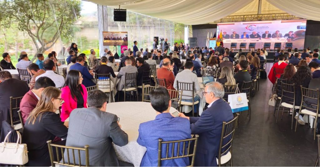 La Cumbre de Inversiones se desarrolla en la Quinta Lucrecia en Cuenca.