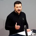 Volodímir Zelenski, aprovechó este martes la tercera Conferencia para la Reconstrucción de Ucrania para pedir todas las armas posibles para expulsar a las tropas rusas de los territorios invadidos, ya que no puede haber paz en una Ucrania dividida por la ocupación.