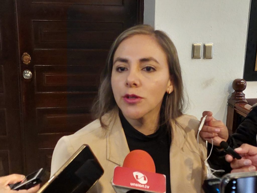 La Jefa Política de Cuenca respondió a las denuncias emitidas en su contra por presunta entrega de puestos.