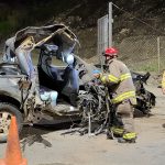 Reducido a chatarra quedó esta camioneta tras impactarse contra una plataforma. IVM