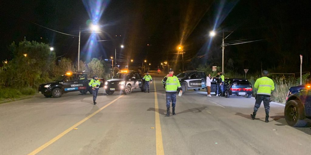 La EMOV-EP realizó un operativo de control en la autopista Cuenca-Azogues. Cortesía