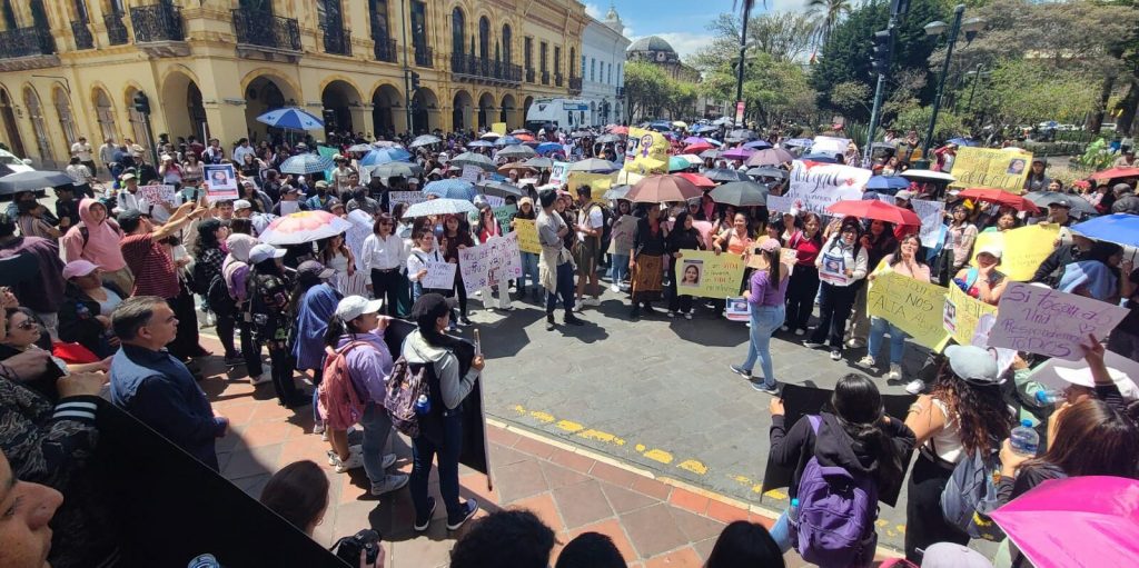 Plantón en el Parque Calderón por la desaparición de Abigail, uno de los casos que conmocionó a Cuenca. Archivo