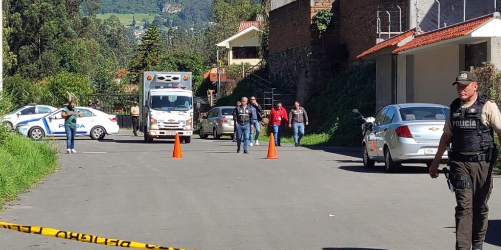 La Policía Nacional inició las investigaciones de la muerte de un ciudadano, en una orilla del río Tomebamba, en Balzay.