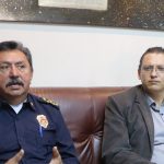 Sixto Heras, jefe del Cuerpo de Bomberos de Cuenca y Froilán Salinas, coordinador Zonal 6 de la SNRG, informan sobre acreditación BRIF.