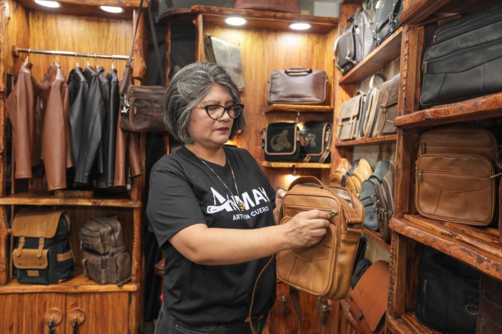 Gladys Maygua, propietaria de ‘Anmay’, en el local ubicado en las calles Hermano Miguel y Presidente Córdova.