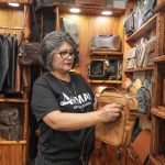 Gladys Maygua, propietaria de ‘Anmay’, en el local ubicado en las calles Hermano Miguel y Presidente Córdova.