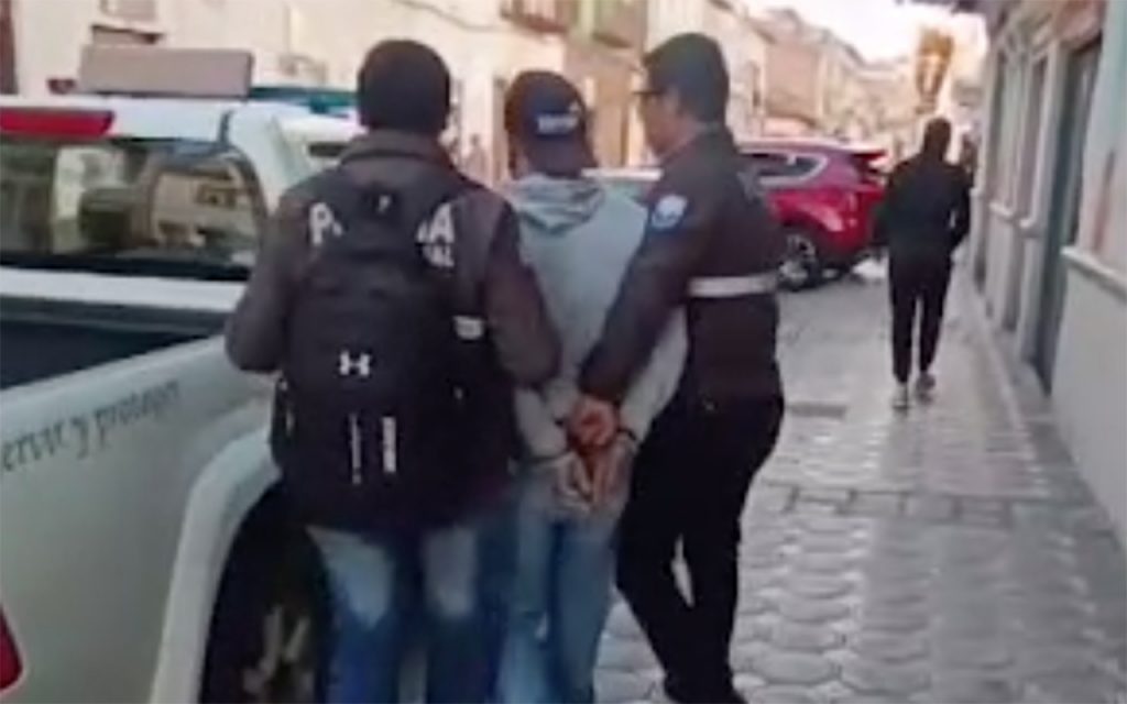 El ciudadano fue detenido por la Policía luego de violentar a una menor en un bus urbano de Cuenca.