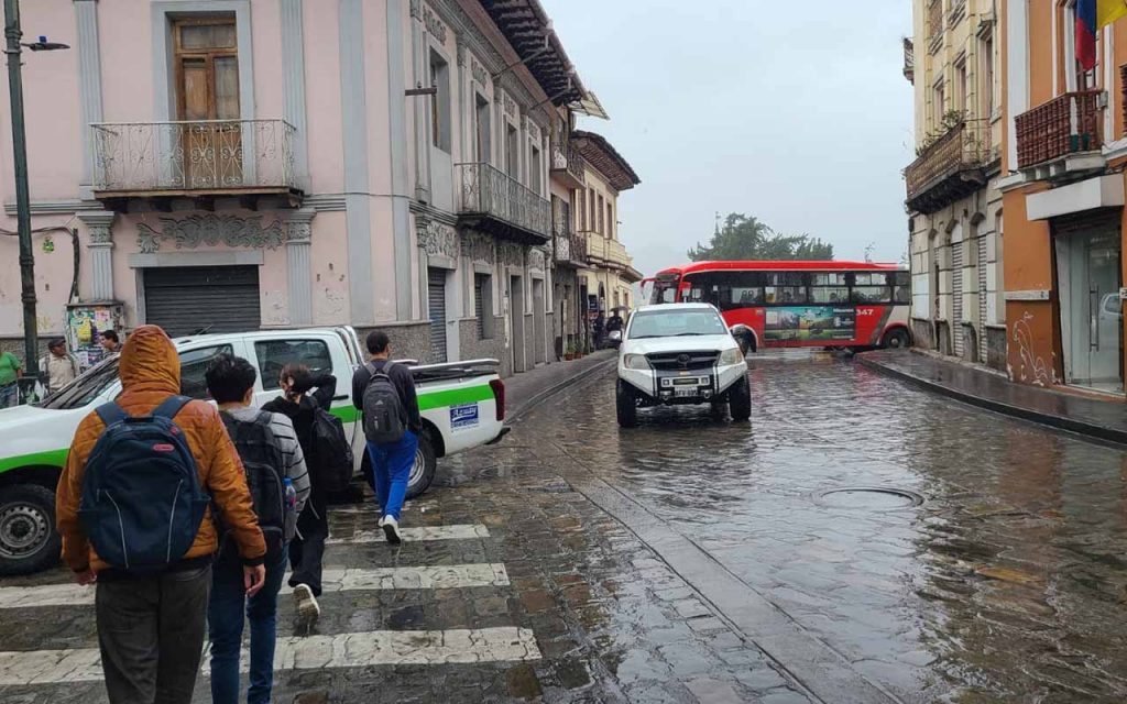 El plantón se dio en la intersección de las calle La Condamine, Calle Larga y Tarqui.