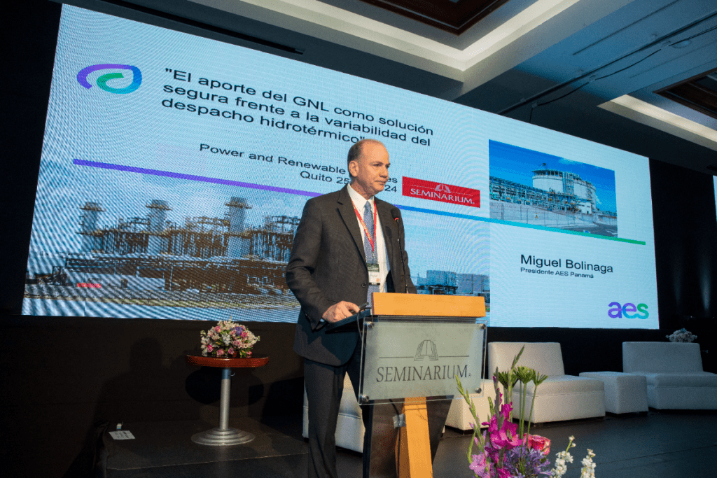 Más de 450 personas del sector de energía se reunieron en Quito durante el Foro "Power & Renewable energies 2024" organizado por SEMINARIUM.