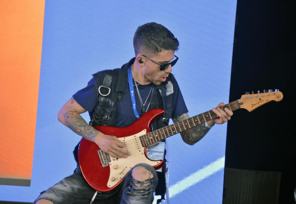 el guitarrista más rápido de la historia de la música,