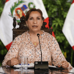 Dina Boluarte, promulgó este lunes la ley que excluye a los partidos políticos de responsabilidad penal en casos de corrupción