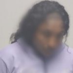 Una adulta y un adolescente son investigados por presuntamente vender droga en Cuenca.