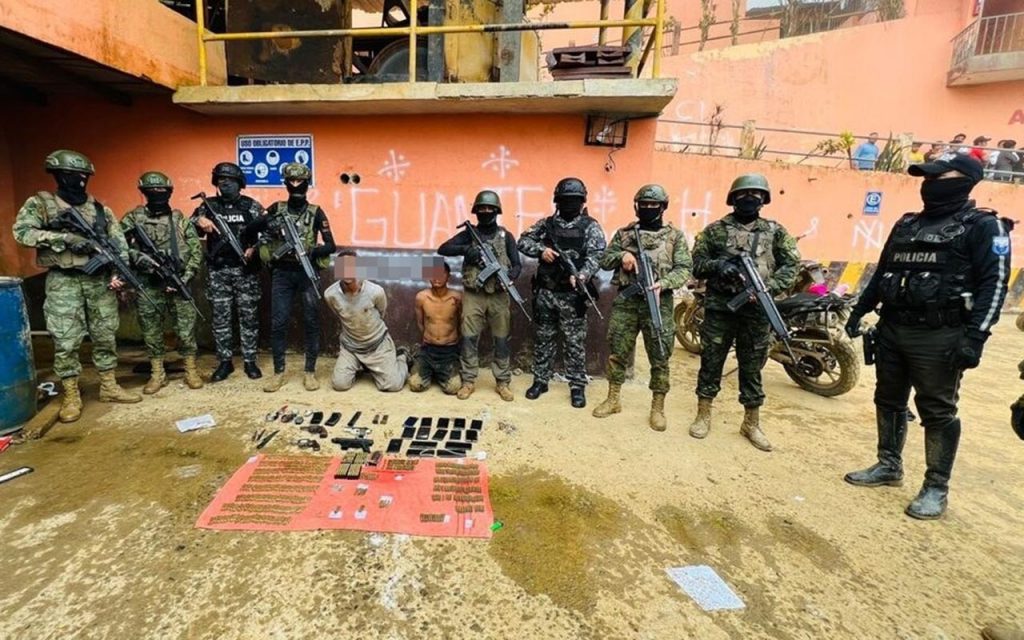 Material decomisado y dos detenidos en el cantón Camilo Ponce Enríquez.