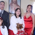 Familia de la ecuatoriana Rosa Montero, que actualmente vive en Estados Unidos.