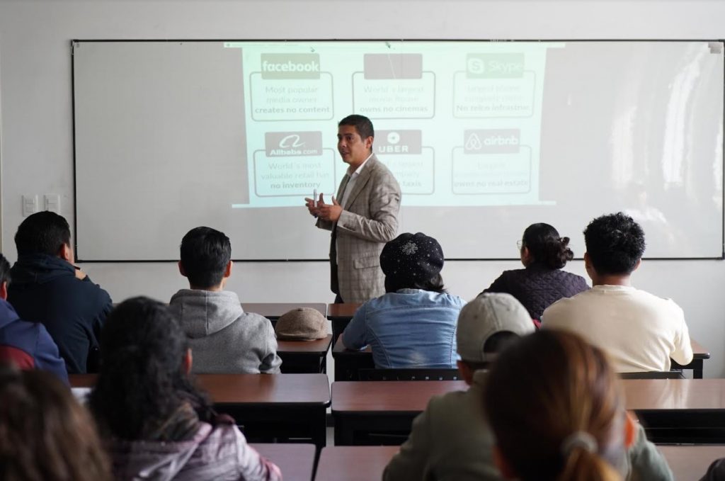 La Universidad de Cuenca tiene alrededor de 4.200 cupos, con una oferta académica de 54 carreras.