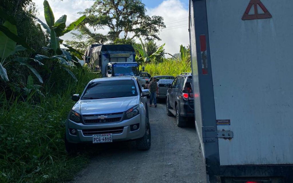 Estado vial Azuay: Una de las alternativas a la vía Cuenca - Girón - Pasaje es la Chilcaplaya - Uzhcurrumi – Quera, no obstante presenta intenso tránsito vehicular.