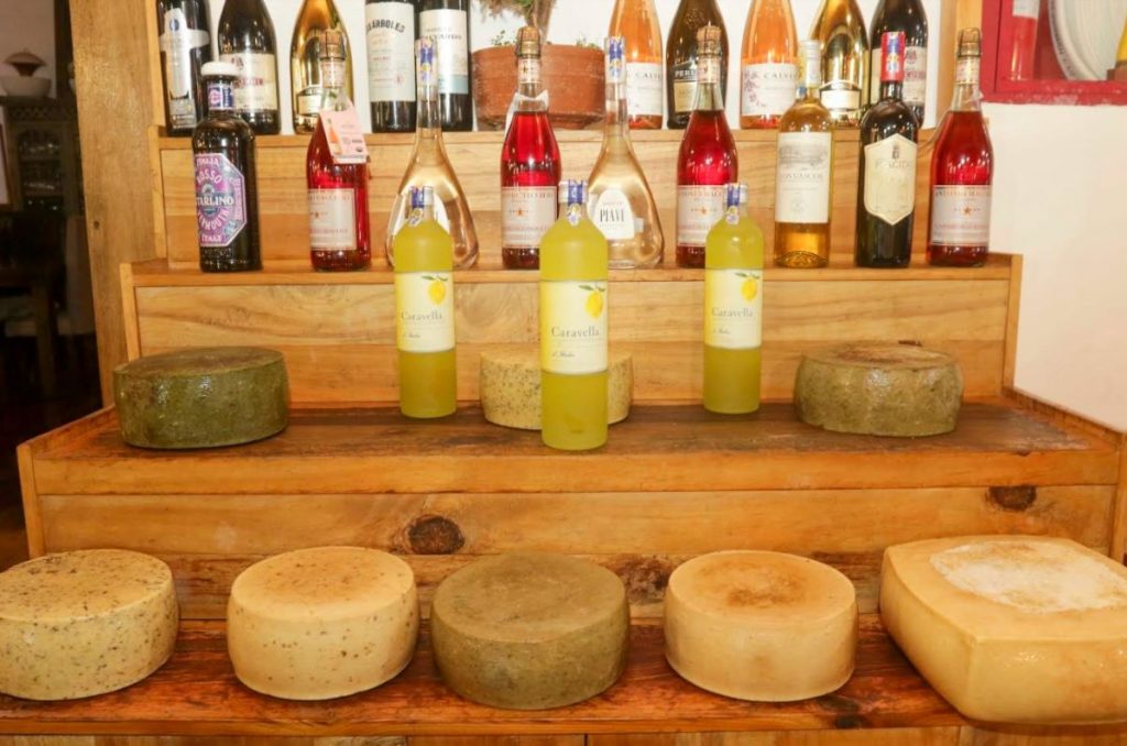 Quesos y vinos, una alternativa gastronómica en Cuenca.