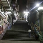 En las escalinatas Juana de Oro se repotenció la iluminación por cuestiones de seguridad. La Fundación Municipal Iluminar ejecutó los trabajos. XCA