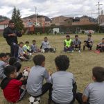 Fernando Molina, quien es docente, impulsa durante las vacaciones colonias para niños y adolescentes. En esta ocasión lo organiza por la academia de fútbol base River. XCA FOTO 2: Oswaldo Bueno es