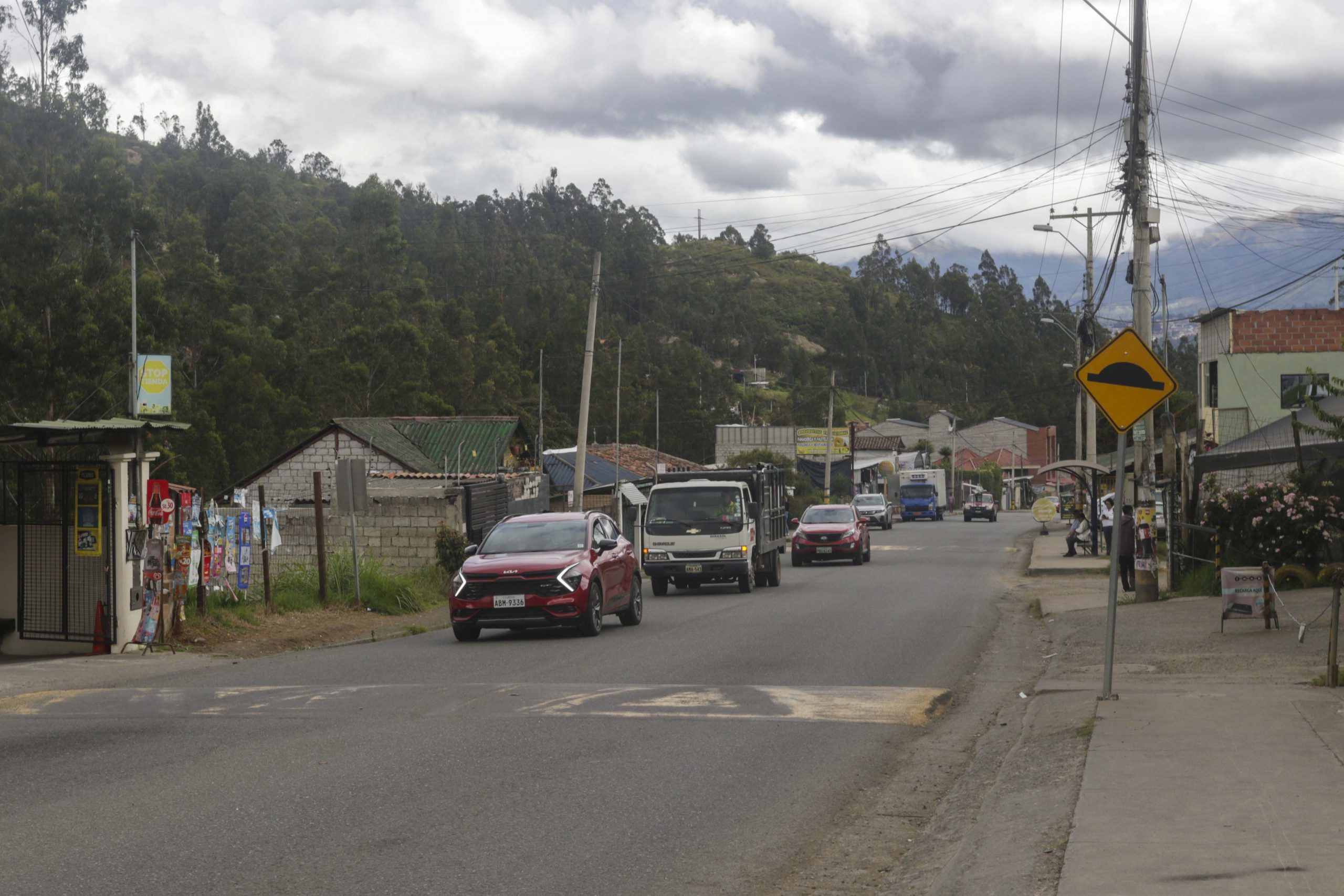 En la vía principal a El Valle existen 17 rompevelocidades que afectan la circulación vehicular. Se ubican en diferentes tramos. XCA