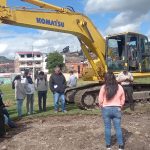 Habitantes del barrio Los Libertadores evitaron que la constructora comience la construcción de la nueva UVC. Agentes de la Policía intervinieron.