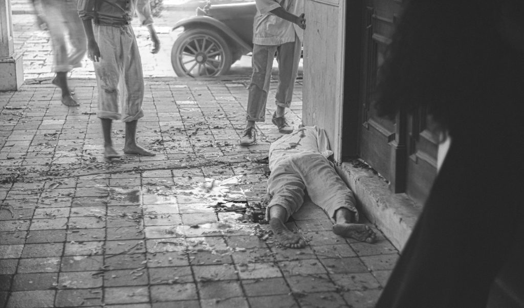 Imágenes que forman parte del archivo ficcional que recrearon los artistas sobre la masacre del 15 de noviembre de 1922. /Cortesía