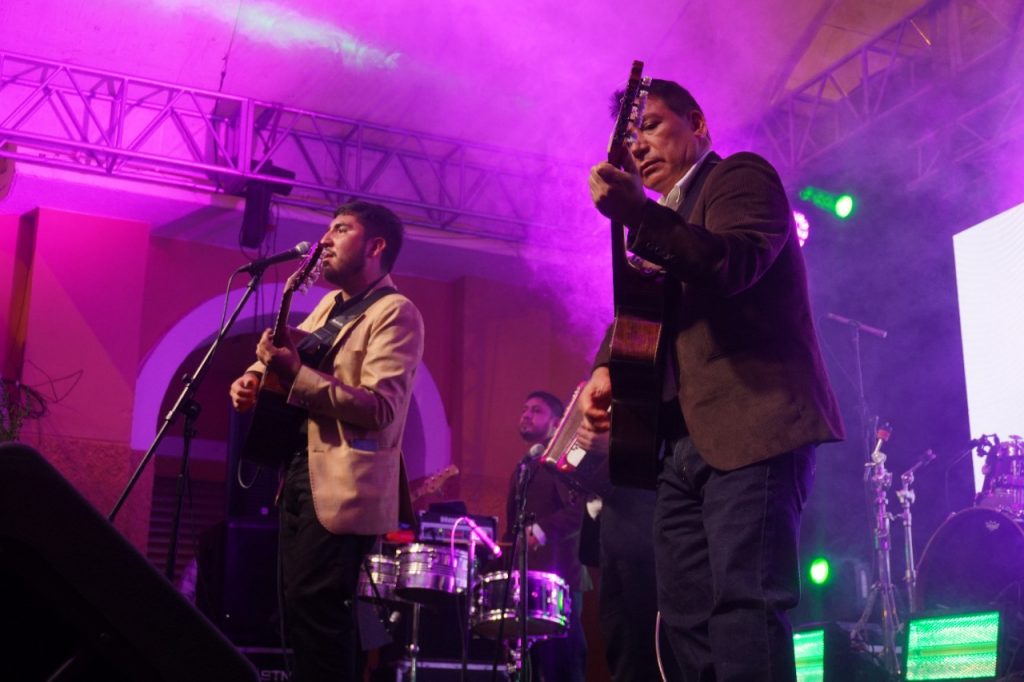 Artistas de Santa Isabel durante presentaciones realizadas en el cantón. /Cortesía