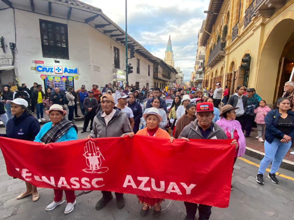 La marcha se desarrolla desde dos frentes que se encontraron en el Parque Calderón.