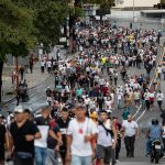 Cientos de personas se manifiestan en Caracas luego de que el Consejo Nacional Electoral (CNE) proclamara a Nicolás Maduro como presidente reelecto de Venezuela, tras los comicios celebrados este 28 de julio. EFE/