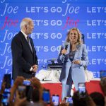 La familia del presidente estadounidense, Joe Biden, lo animó a continuar con su campaña para la reelección, pese a que algunas voces del Partido Demócrata le instan a retirarse tras su débil actuación en el debate. EFE