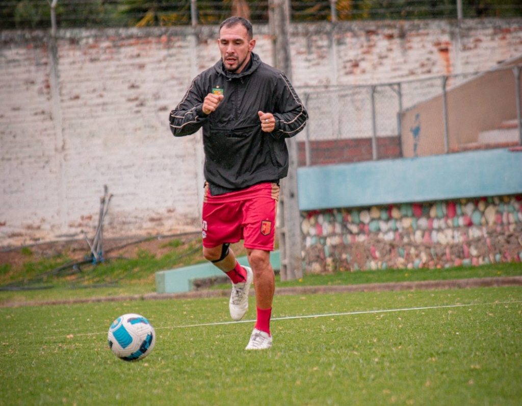 Los jugadores de Deportivo Cuenca se entrenan con la mira fija para el reinicio de la LigaPro Serie A. Cortesía