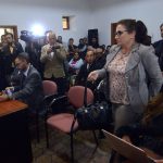 Rosa Argudo durante su comparecencia antes los asambleísta de Azuay en la casa legislativa.