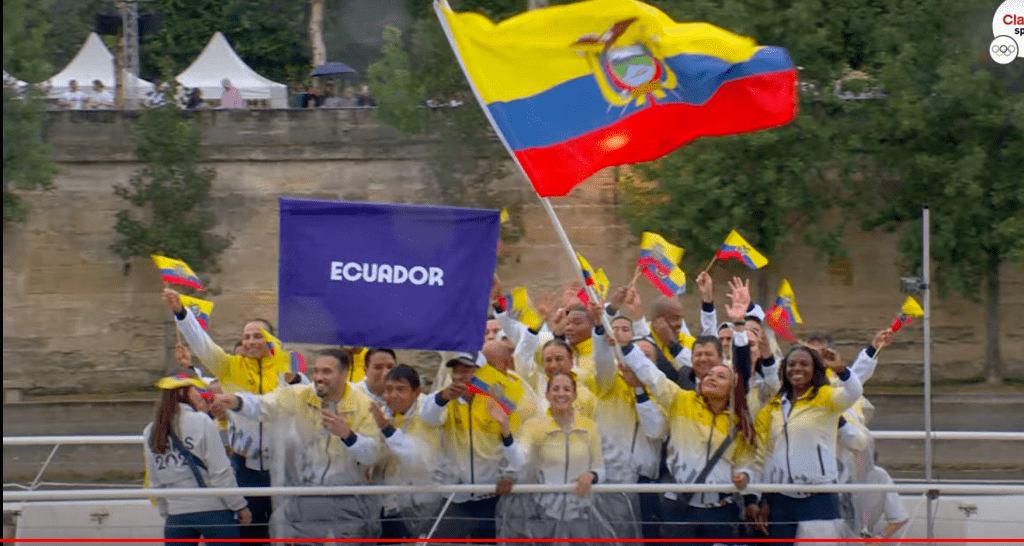 La delegación ecuatoriana estuvo presente en la inauguración de los Juegos Olímpicos de Paris 2024.