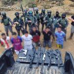 Agentes de la Policía Nacional durante operativos de control en el cantón Camilo Ponce Enríquez por aumento de homicidios intencionales.