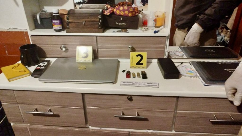 Personal de la Fiscalía y de la Policía allanaron inmuebles esta madrugada en tres provincias incluida Azuay.