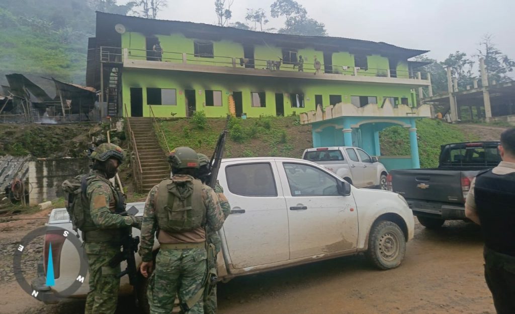 Tras redada policial se halló armas de fuego y explosivos en una mina. IVM