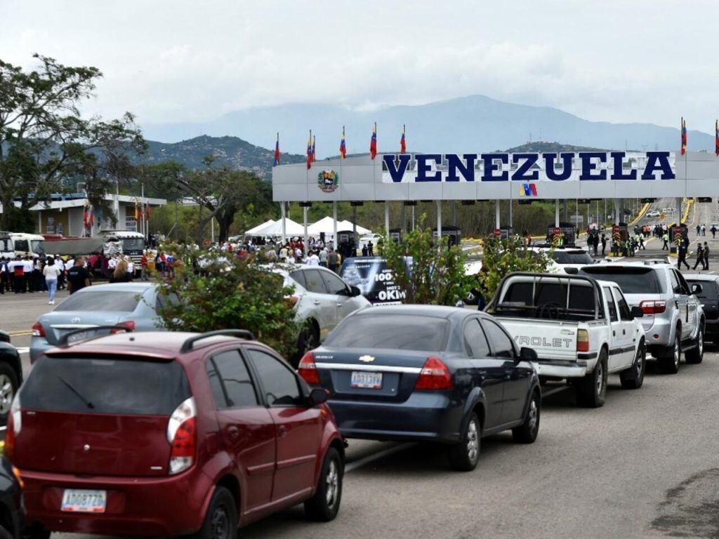 La Fuerza Armada Nacional Bolivariana (FANB) de Venezuela anunció este viernes "el cierre para el desplazamiento fronterizo de personas, así como el paso de vehículos", con motivo de la celebración, este domingo, de las elecciones presidenciales