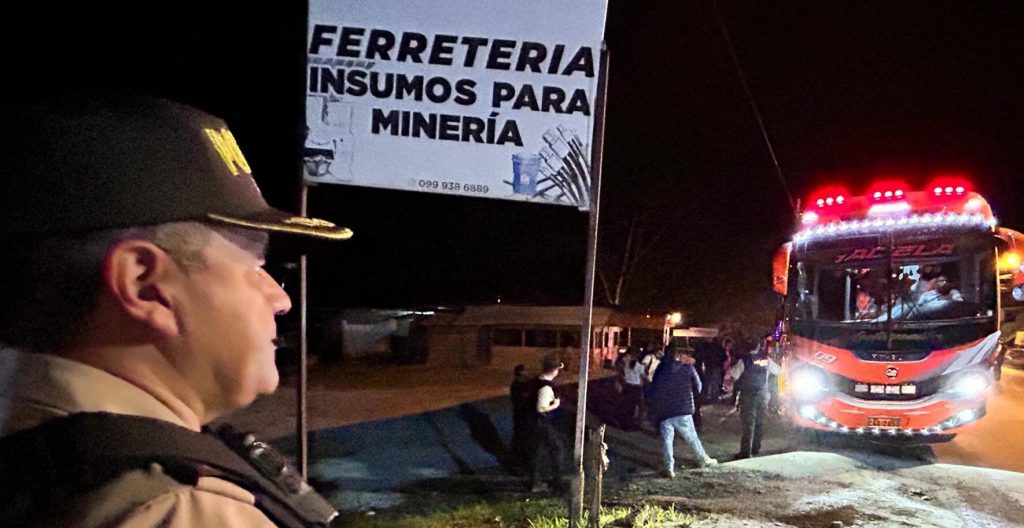 Operativos e intervención de la fuerza pública en zonas mineras del cantón Camilo Ponce Enríquez, durante estado de excepción.