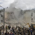 El ministro ucraniano de Exteriores, Dmitró Kuleba, pidió este martes al secretario de Estado de EE.UU., Antony Blinken, ayuda para reconstruir el hospital infantil de Kiev atacado el lunes por Rusia.